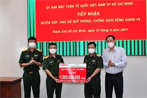 Viettel TP Hồ Chí Minh trao tặng kinh phí phòng, chống dịch cho Thành phố