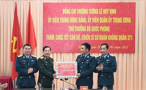 Thượng tướng Lê Huy Vịnh thăm, chúc Tết một số đơn vị thuộc Quân chủng Phòng không- Không quân