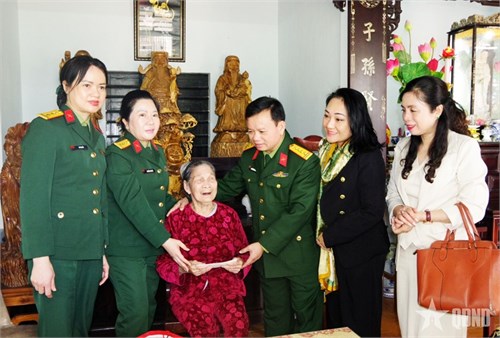 Hiệp hội Doanh nghiệp quân đội trao quà hỗ trợ cho đồng bào bị ảnh hưởng bởi thiên tai tại Quảng Trị và Thành phố Huế