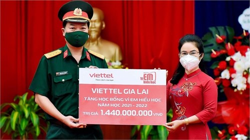 Viettel trao tặng hơn 40 tỷ đồng cho học sinh có hoàn cảnh khó khăn năm học 2021-2022